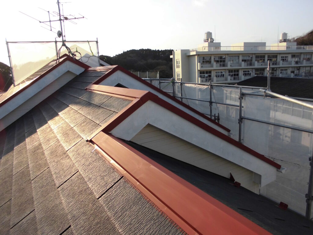 2014年3月8日 栄区公田町:屋根鉄部下塗り