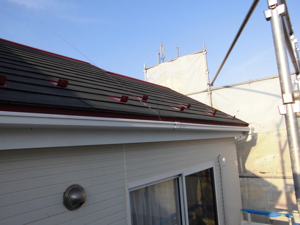 2014年3月8日 栄区公田町:屋根鉄部下塗り2