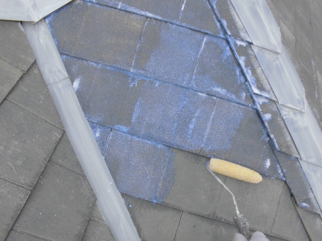 茅ヶ崎市矢畑:屋根断熱シーラー下塗り
