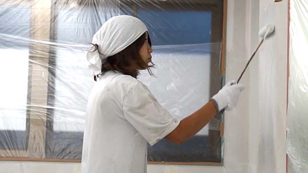 塗装女子りおの室内作業