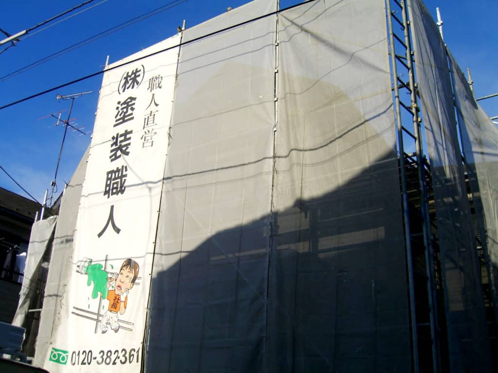 メッシュシートと足場