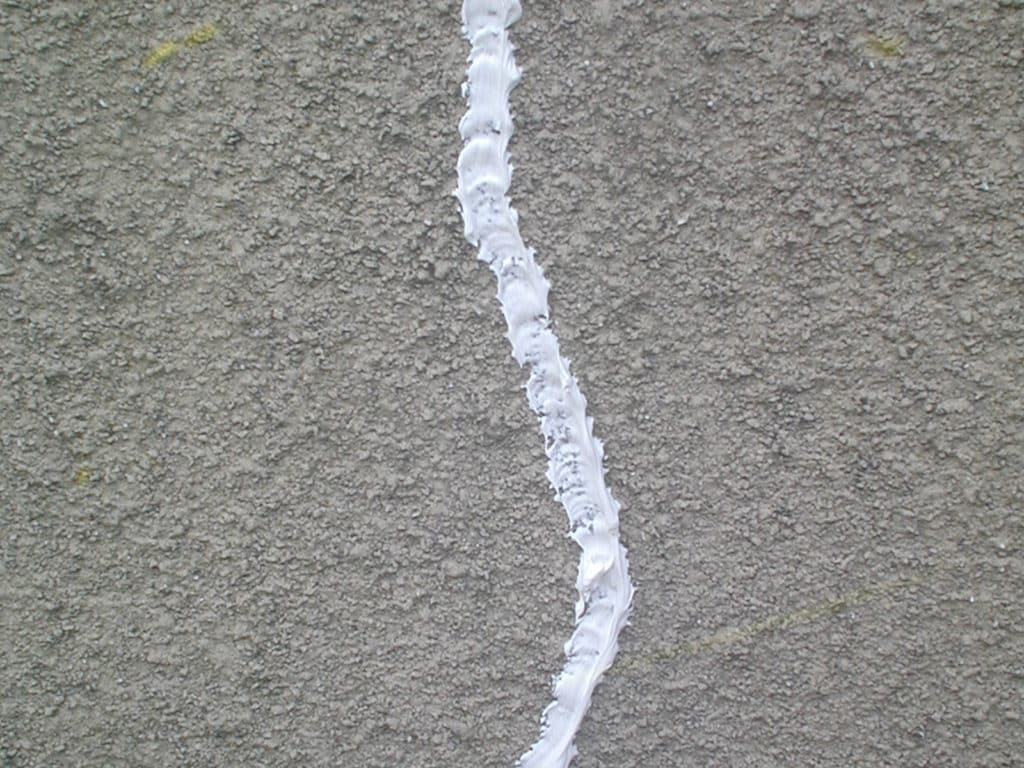モルタルのクラック補修