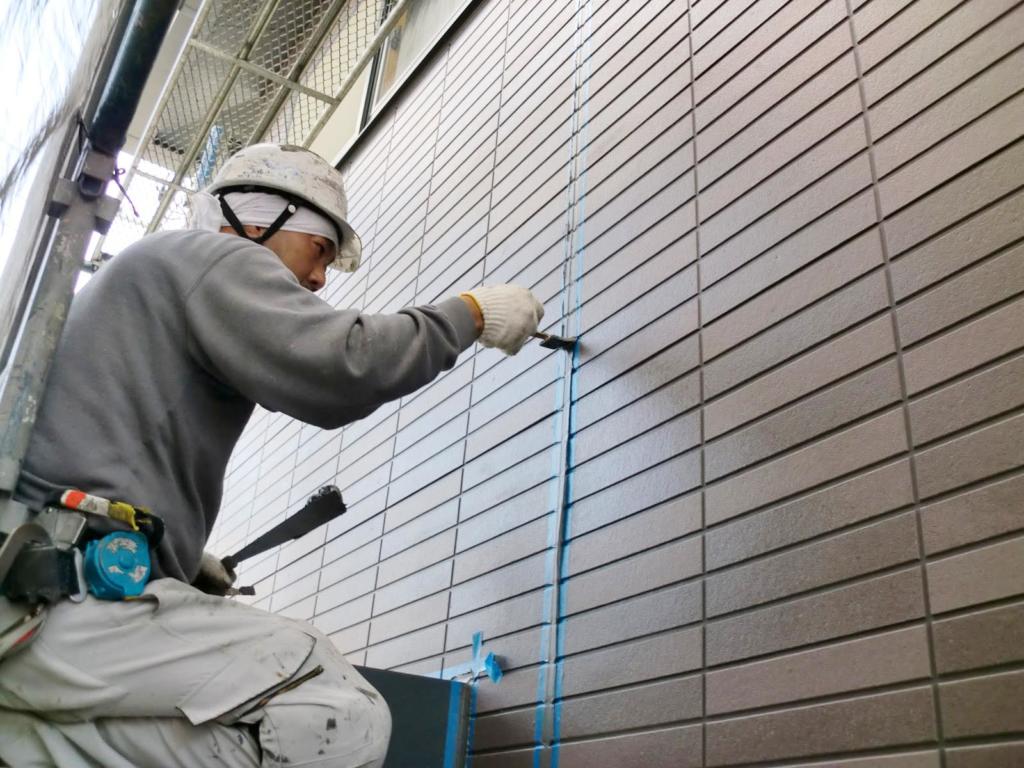 シール職人の腕が試されるのもクリヤー塗装ならでは