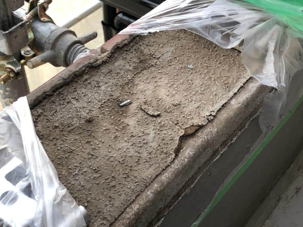 施工不良の笠木部分