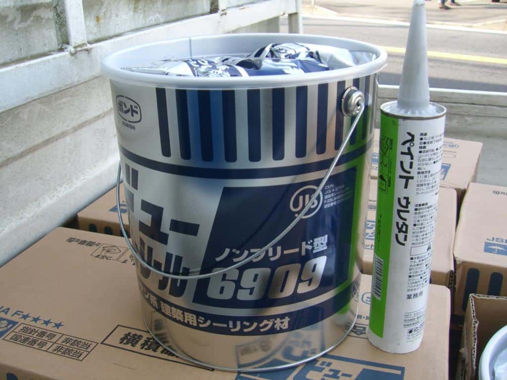 左全面打ち替え用と右部分補修用
