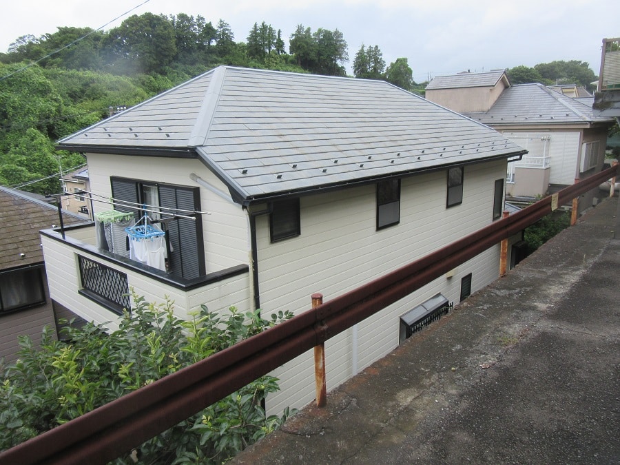 高台から見る家の屋根