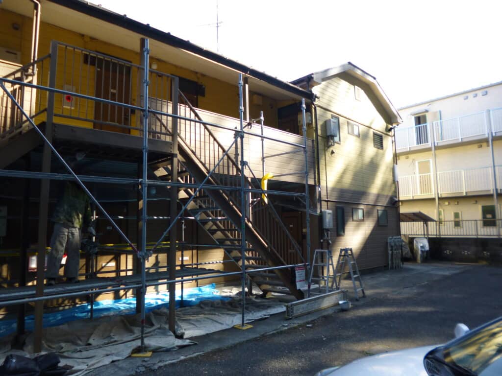 アパート塗装と足場