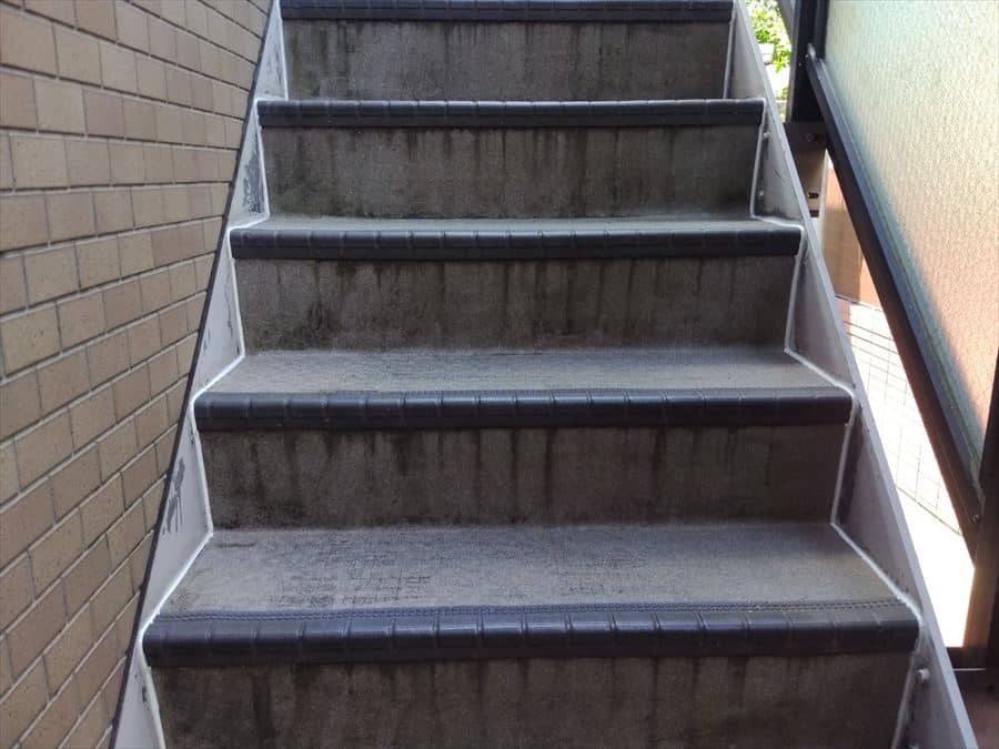 外階段　シール打ち後