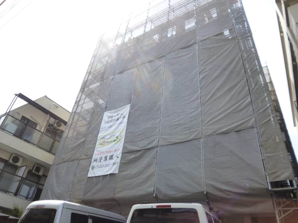 大規模修繕工事のマンションの現場