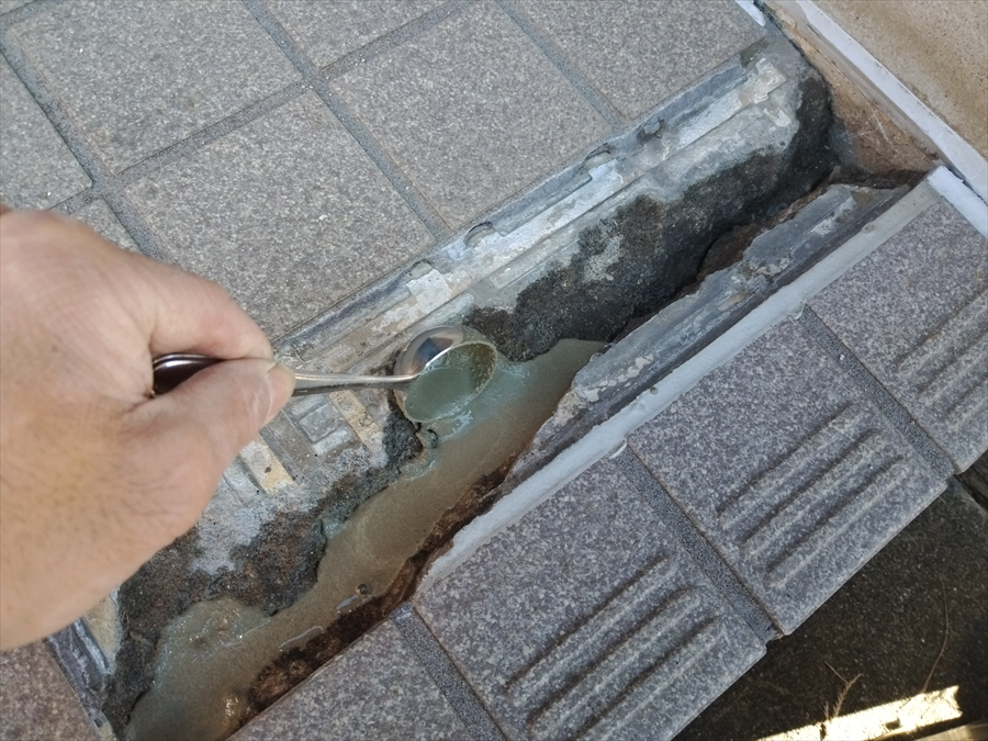 無収縮モルタル材 流し込み