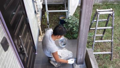 2013年9月20日　横浜市港北区仲手原の外壁塗装：玄関前