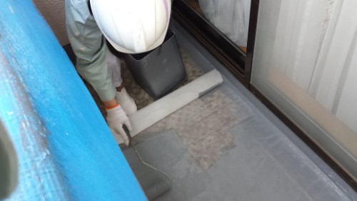 2013年12月9日 都筑区の防水工事：クロス張り