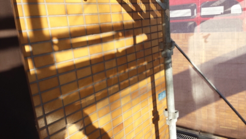 2014年1月16日　ホルツハイム妙蓮寺：看板の場所が綺麗に