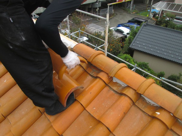 補修後に瓦を被せる