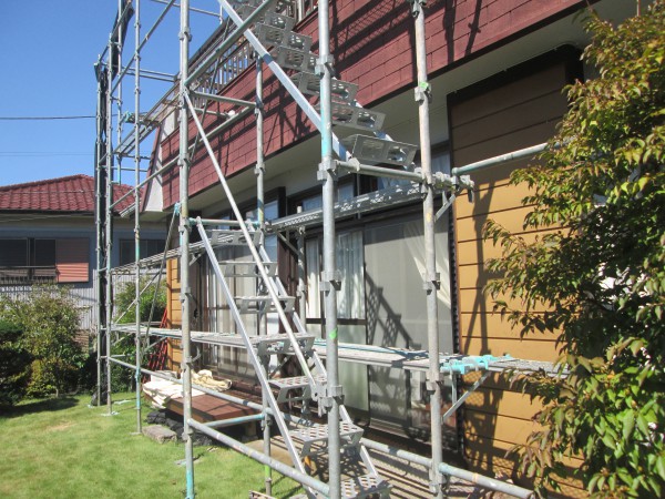 庭側足場のステップ
