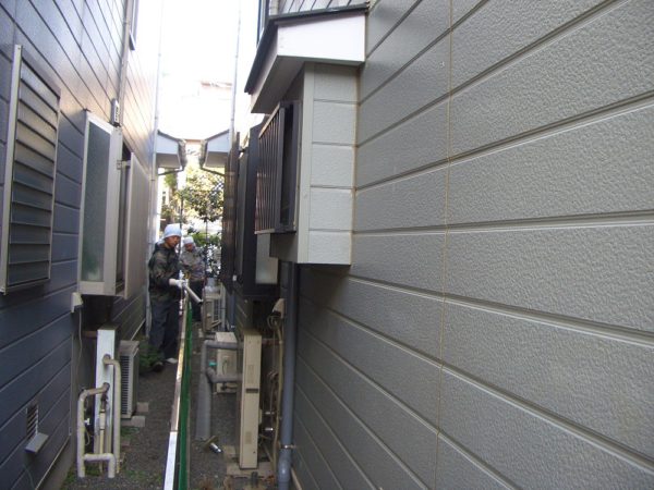 隣との境界線が狭い中での足場組