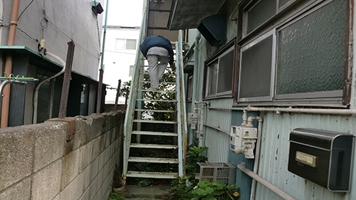 2013年11月20日 川崎市川崎区・鉄階段塗装：傷みのチェック
