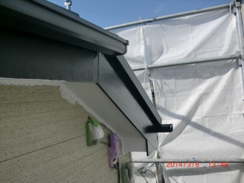 2014年3月8日　川崎市宮前区：破風上塗り
