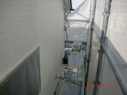 2014年3月9日　川崎市宮前区：2階外壁上塗り