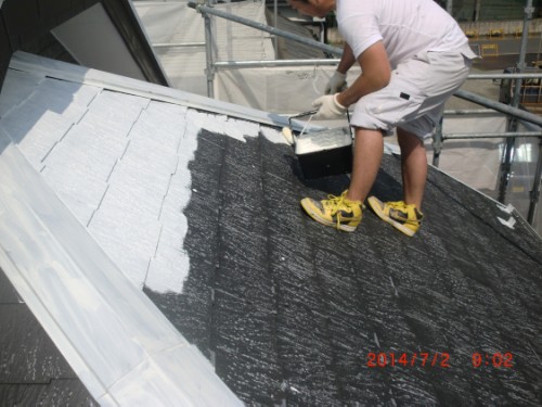 横浜市戸塚区：屋根下塗り中