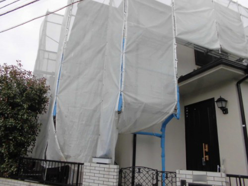 茅ヶ崎市矢畑：シートをかけた足場