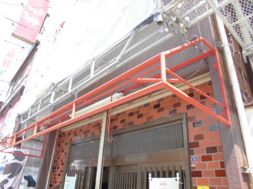 横浜市神奈川区：テント鉄部サビ止め塗布後