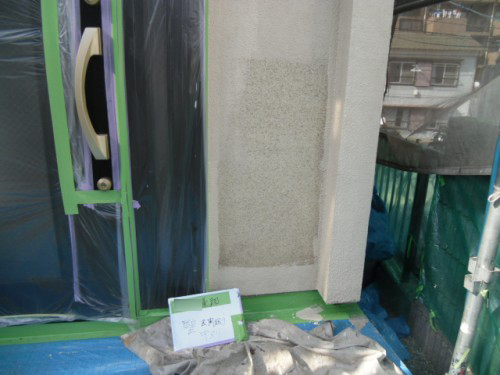 旭区鶴ヶ峰本町：玄関周り外壁中塗り