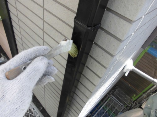 横浜市保土ヶ谷区：雨樋下塗り