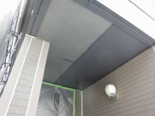 横浜市旭区：軒天塗替え中