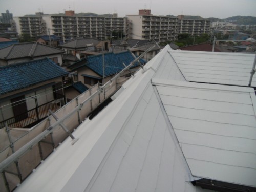 横須賀市久里浜：屋根中塗り2回目完了
