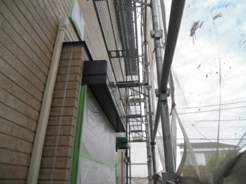 横浜市金沢区：シャッターボックス中塗り完了