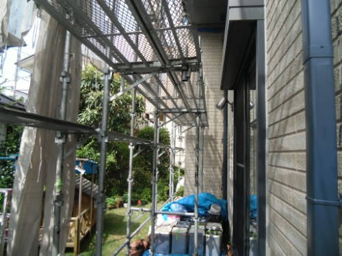 横浜市金沢区：足場とメッシュシート