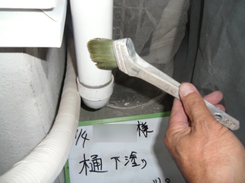 逗子市桜山：雨樋下塗り