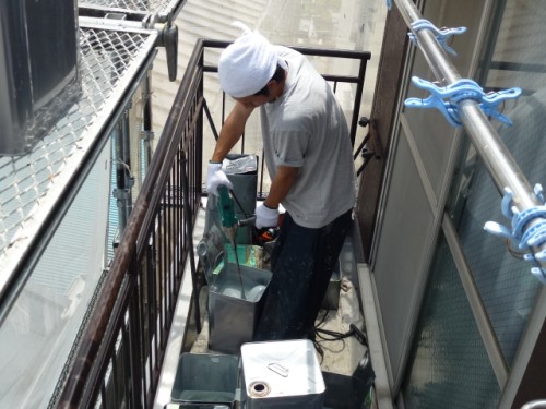 2014年4月16日　神奈川区：屋上ウレタン防水・材料準備