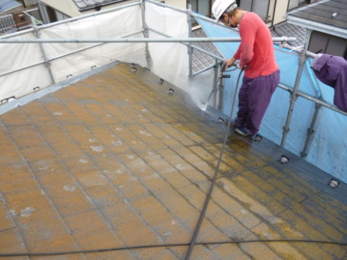 相模原市中央区：屋根の洗浄中