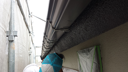 2013年7月4日　川崎市中原区にて外壁塗装・破風と樋の間