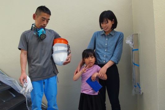 塗装体験をした3人家族