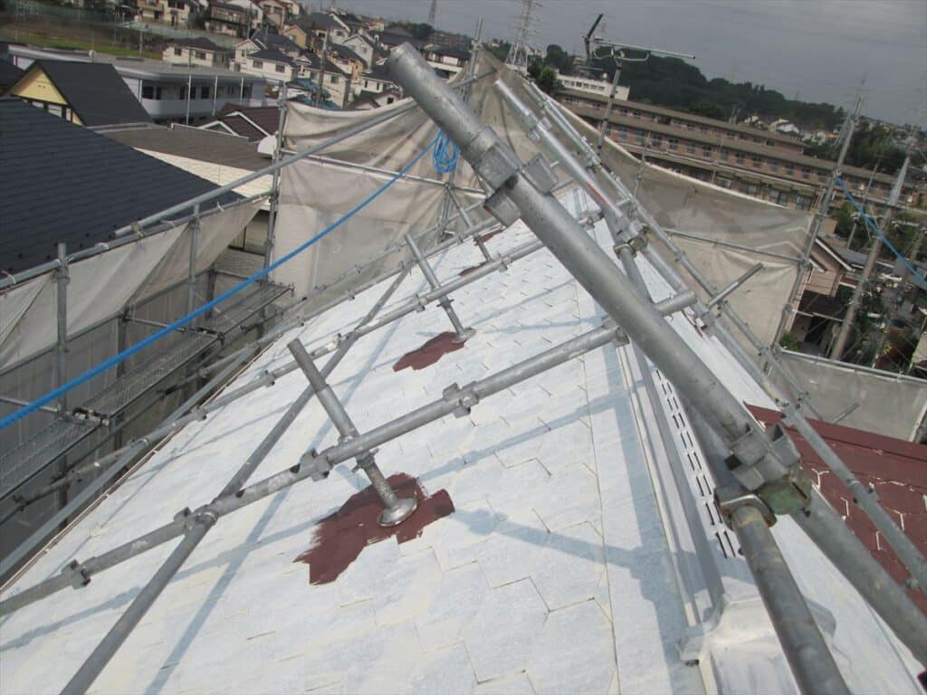 屋根足場ベース下の塗装