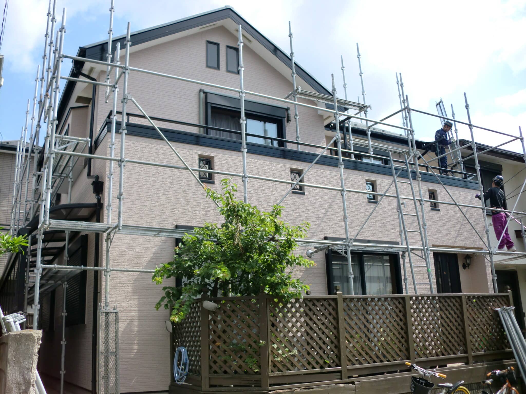 足場解体前の塗装完成