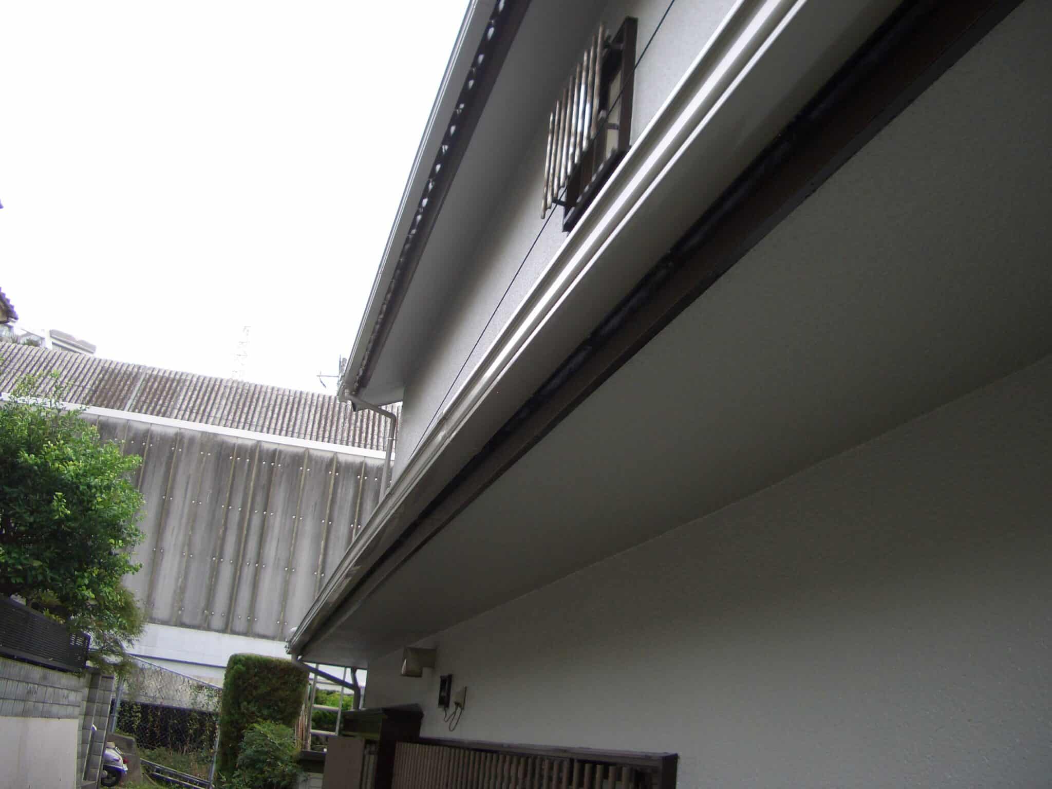 取り付けた新品の雨樋