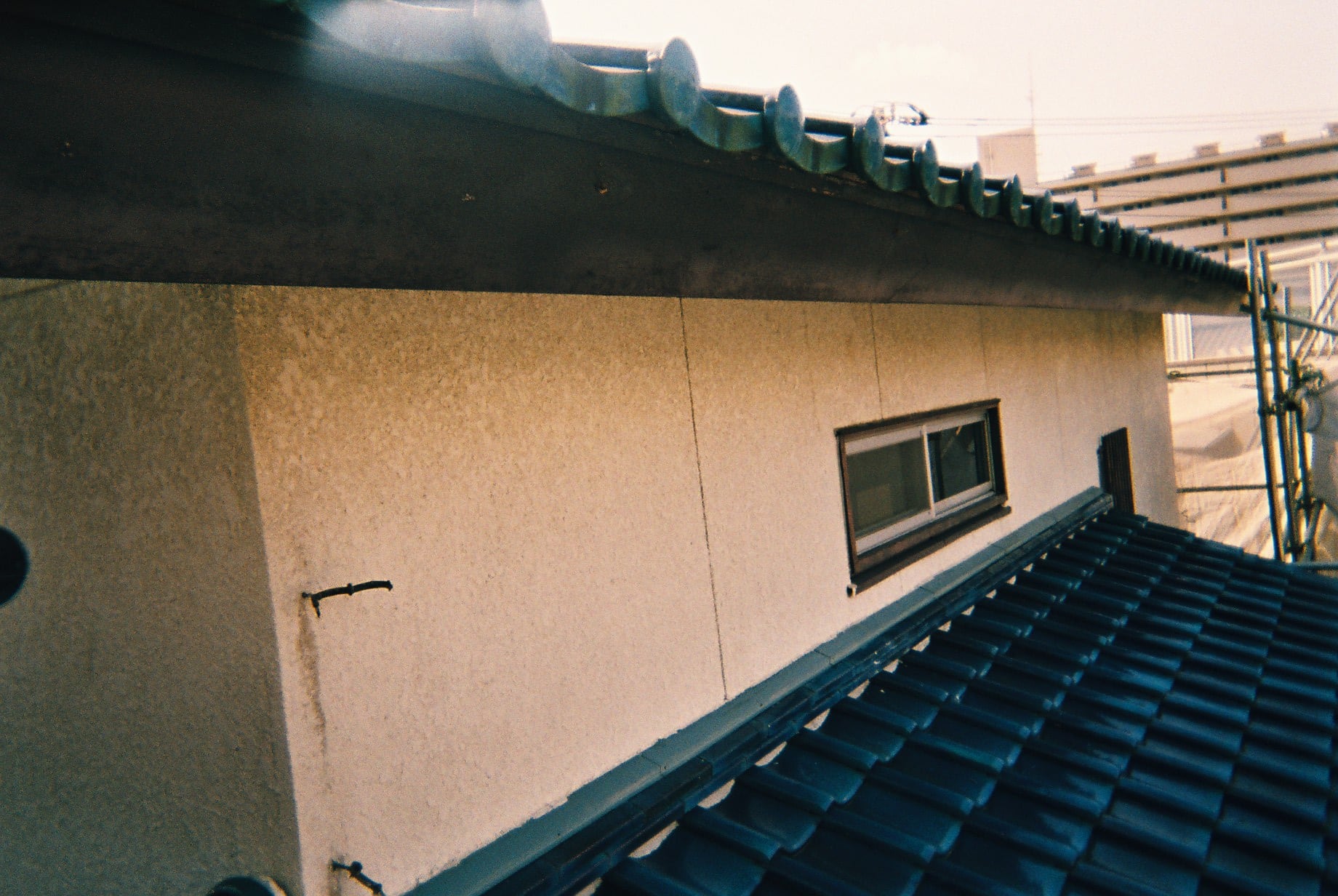 下屋根の瓦