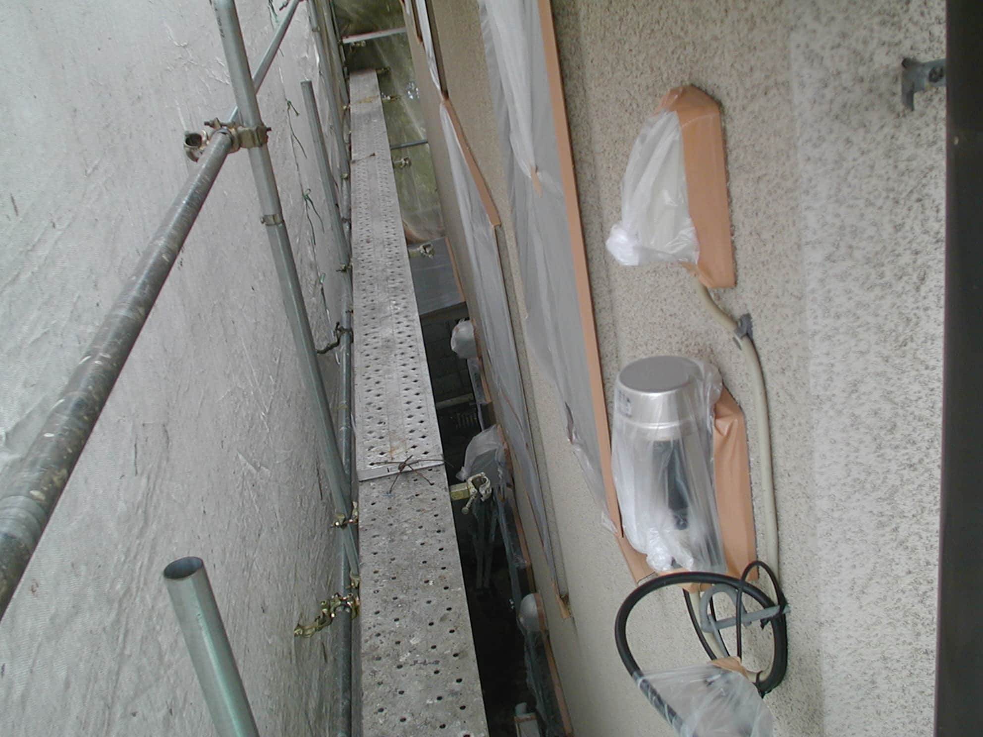 足場板を敷いた単管足場