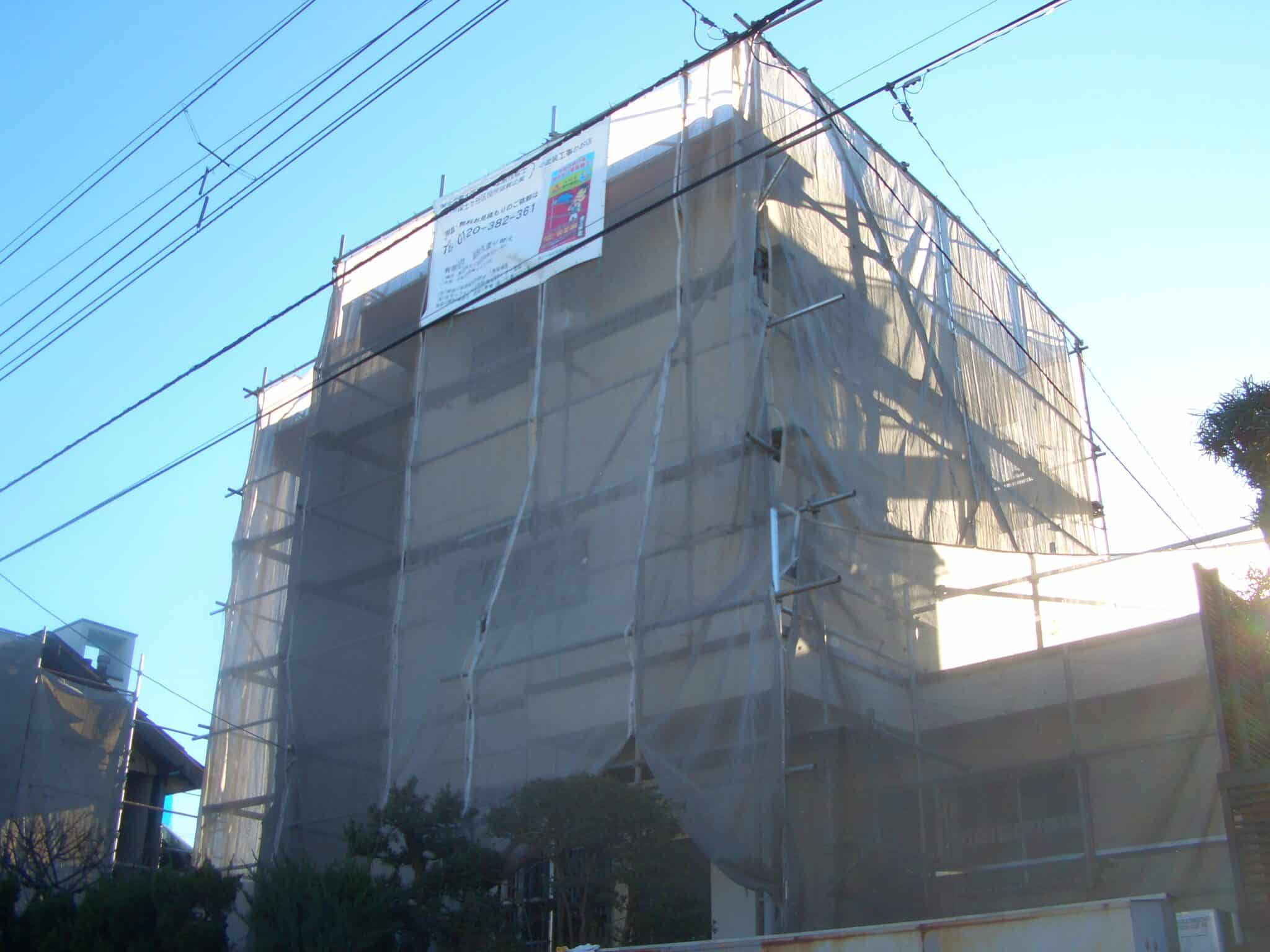 4階建て建物の足場
