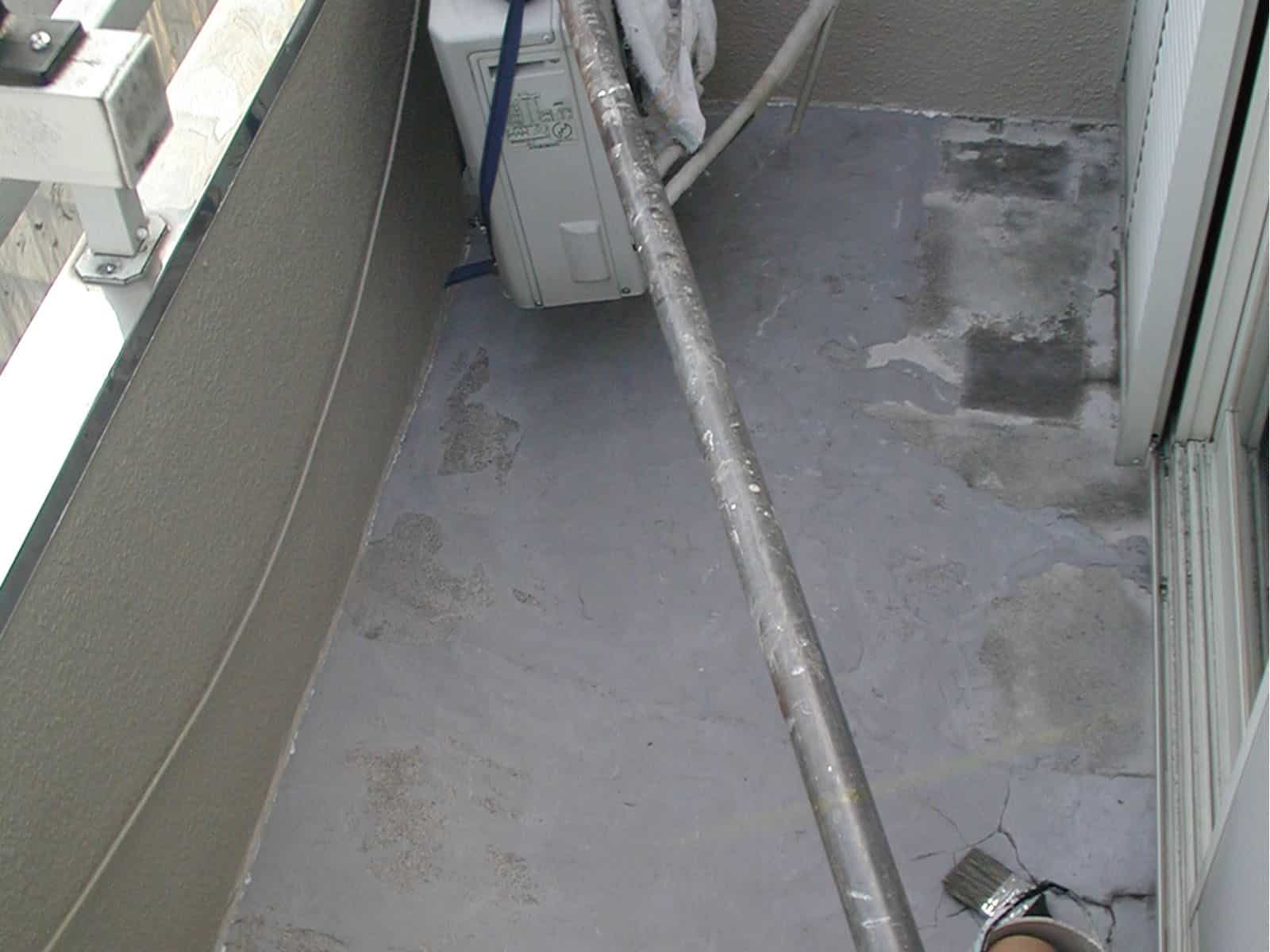 浮かせた室外機