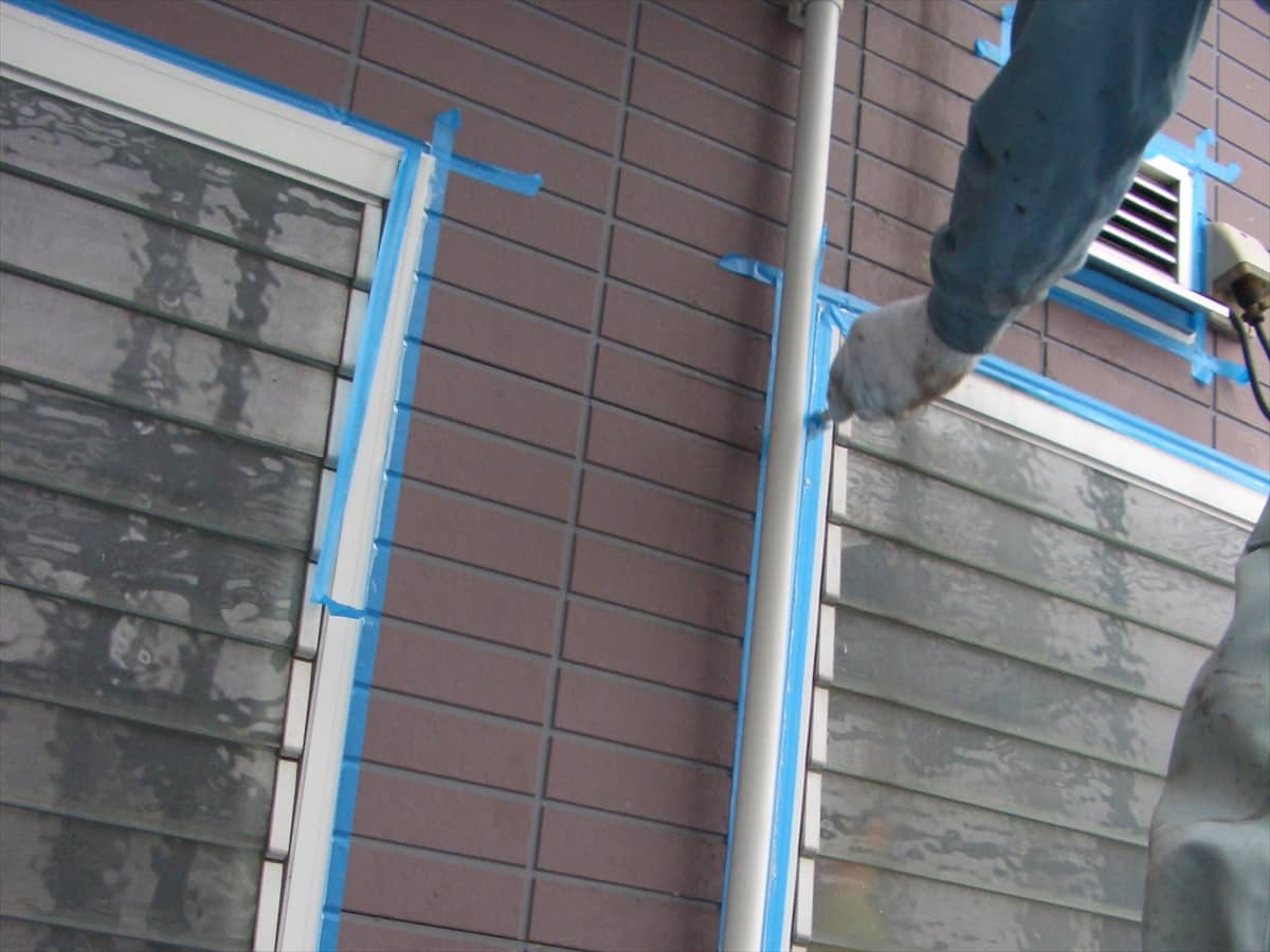 サッシ廻りのプライマー塗布